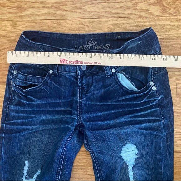 Almost Famous Jeans Women’s Juniors 3 Blue Denim Distressed Skinny Pockets Dark - Picture 8 of 10